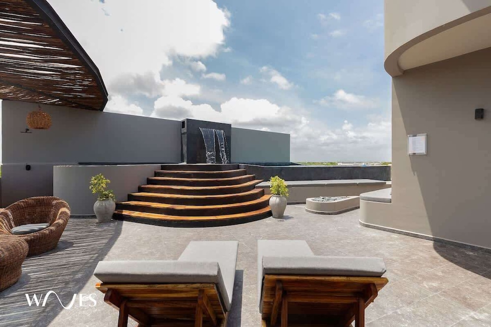 Luminous 2 BR With Roof Pool Close to Hotel Zone by Waves Management