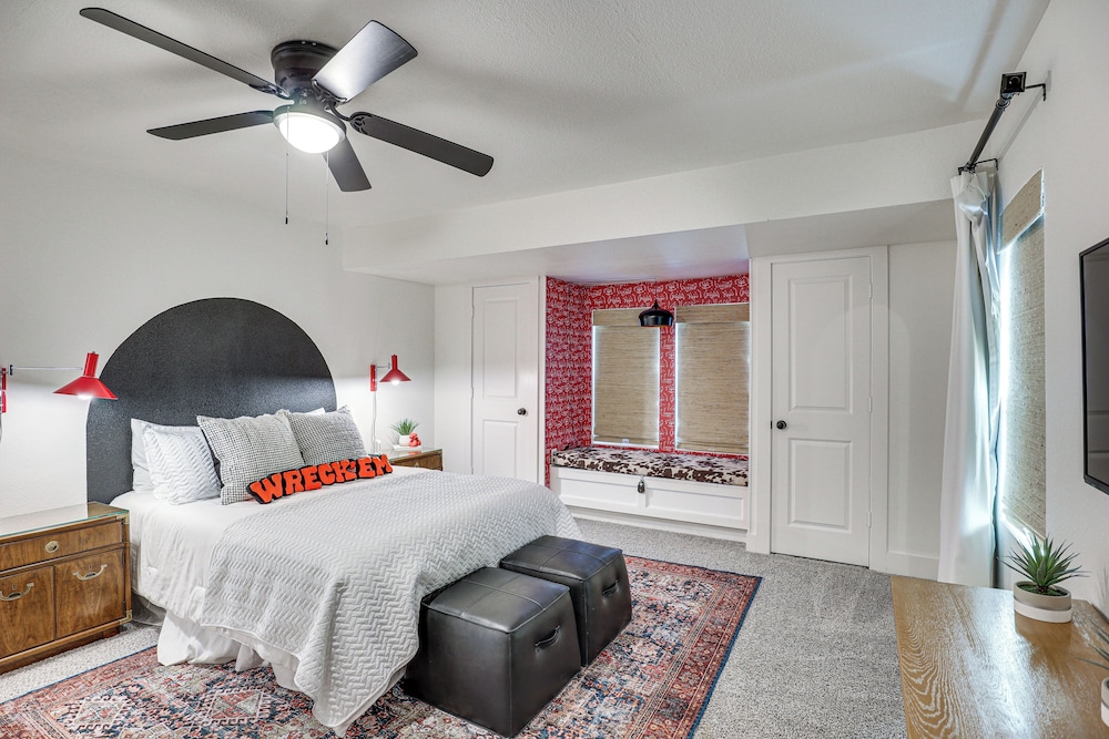 1 Mi to Texas Tech: Home w/ Large Outdoor Space!