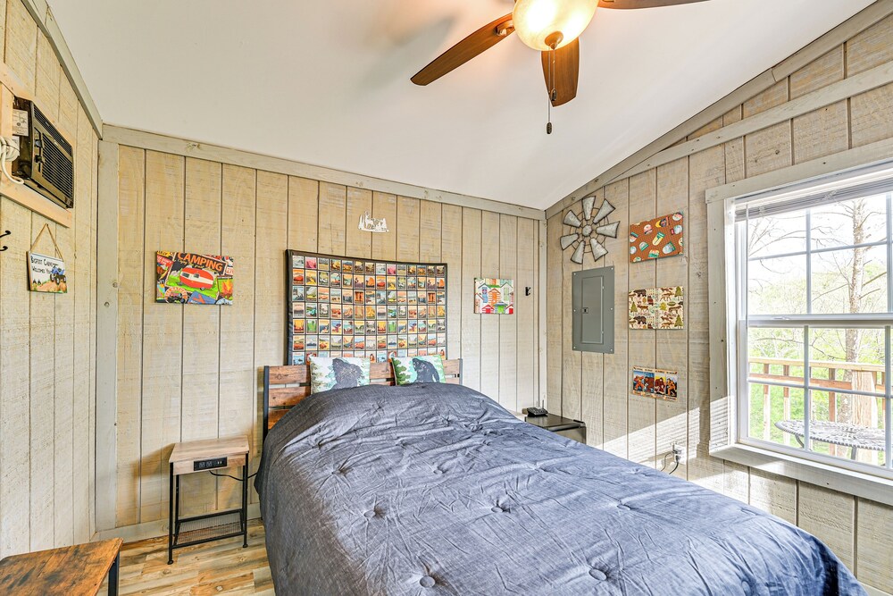 Secluded on 10 Acres: Livingston Getaway w/ Sauna!