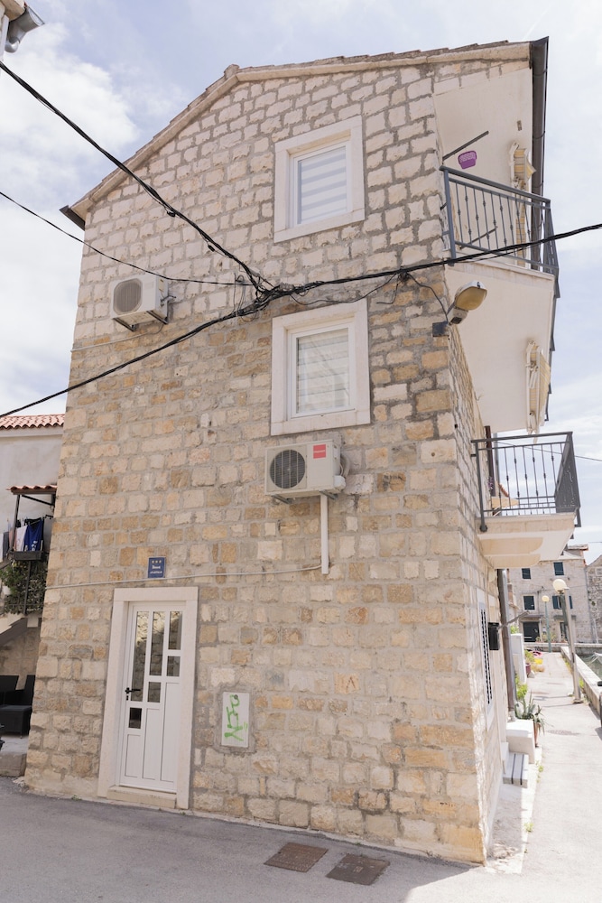 Apartments Kastilac with sea view