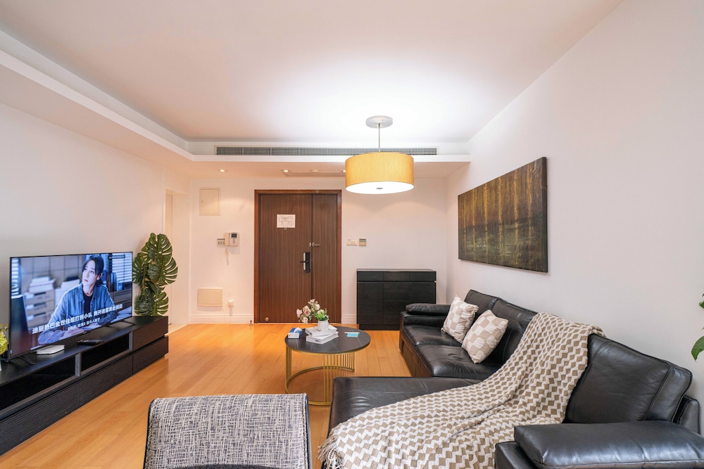 Tyms 3BR 2BA Apartment in Xujiahui