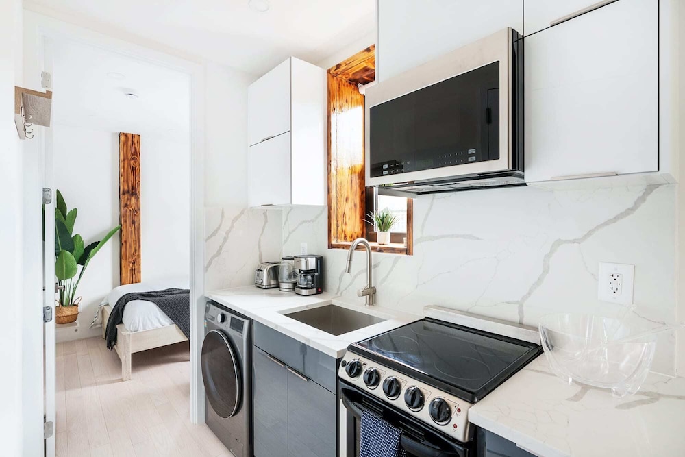 48 Midtown West Apt