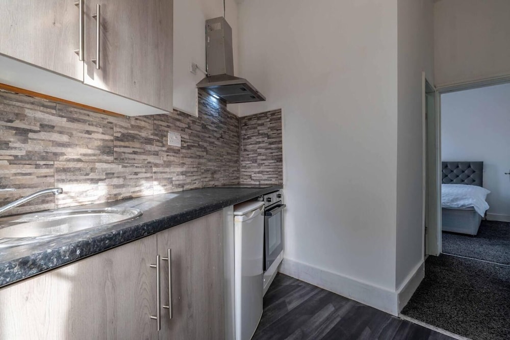Impeccable Flat 1-bed Studio12 in Coventry view 4