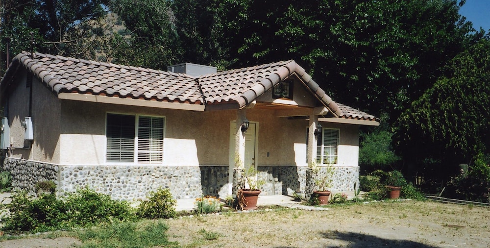 Three Rivers Vacations - Sequoia Riverfront Cabins - Property Image 3