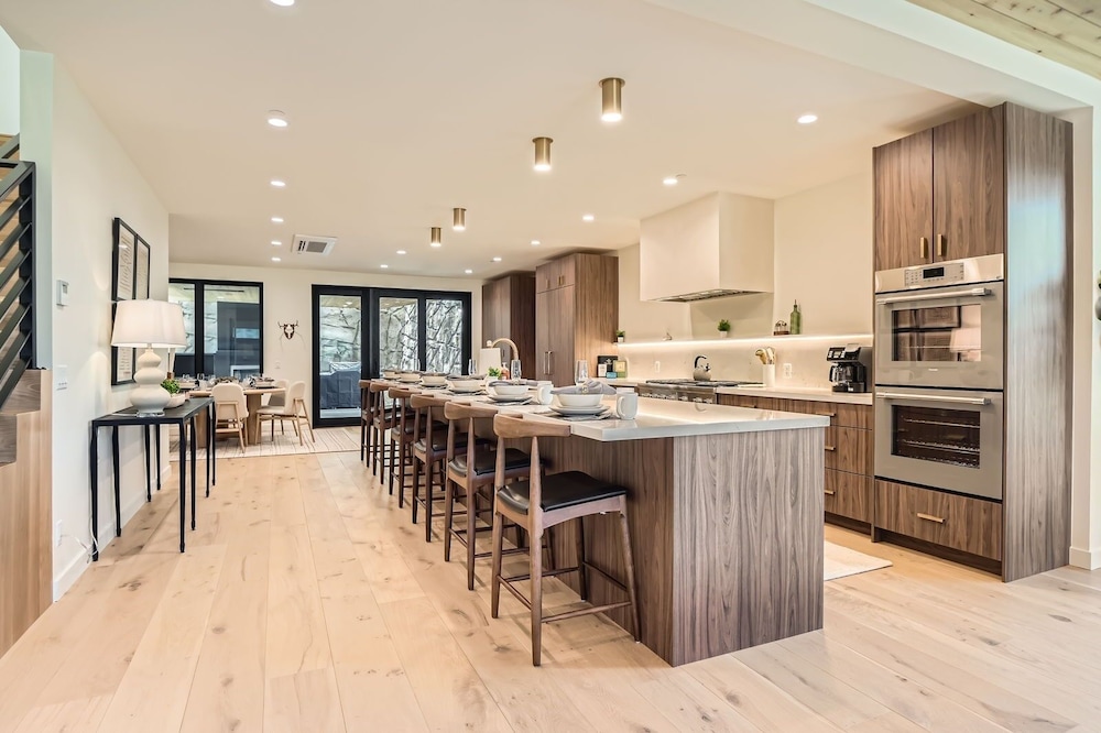 Park City Perfection On Lowell! 1063 4 Bedroom Home