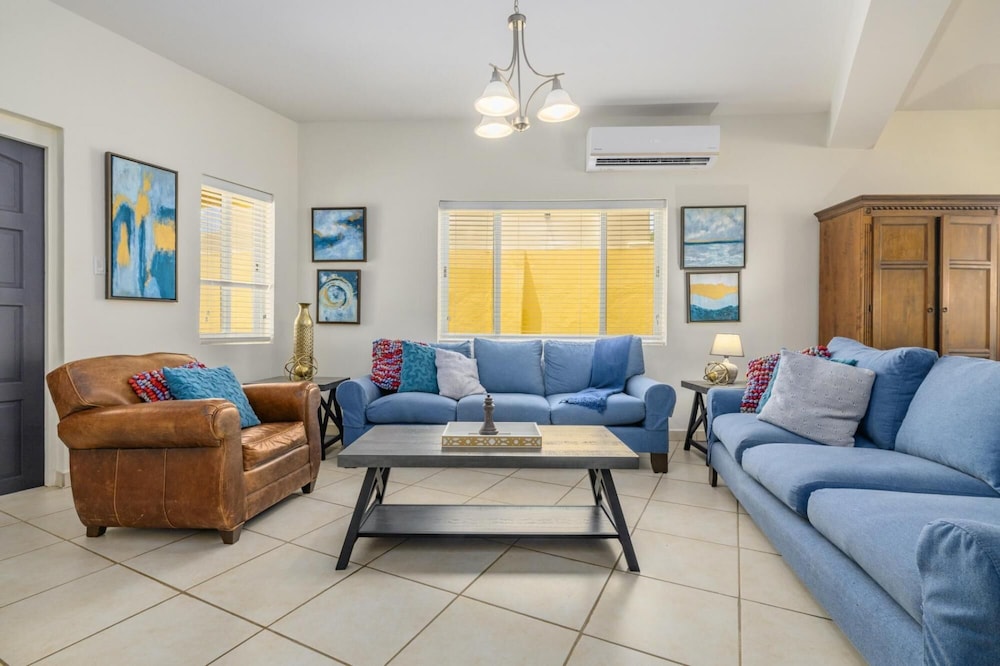 Cheerful Caribbean Villa w Private Pool 3BR