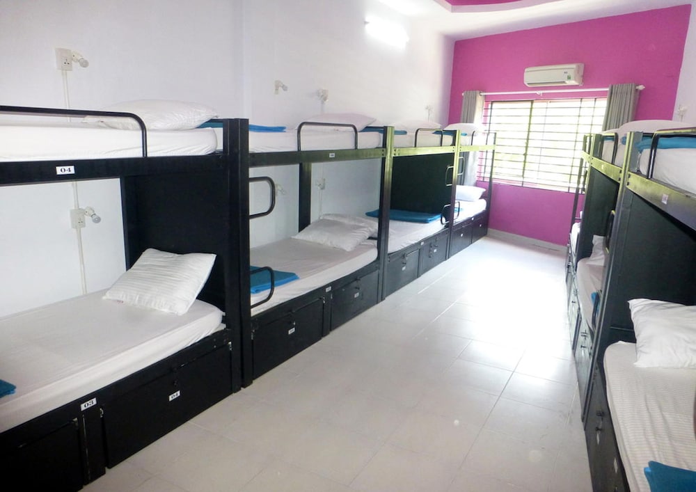 Hangout Hostel HCM