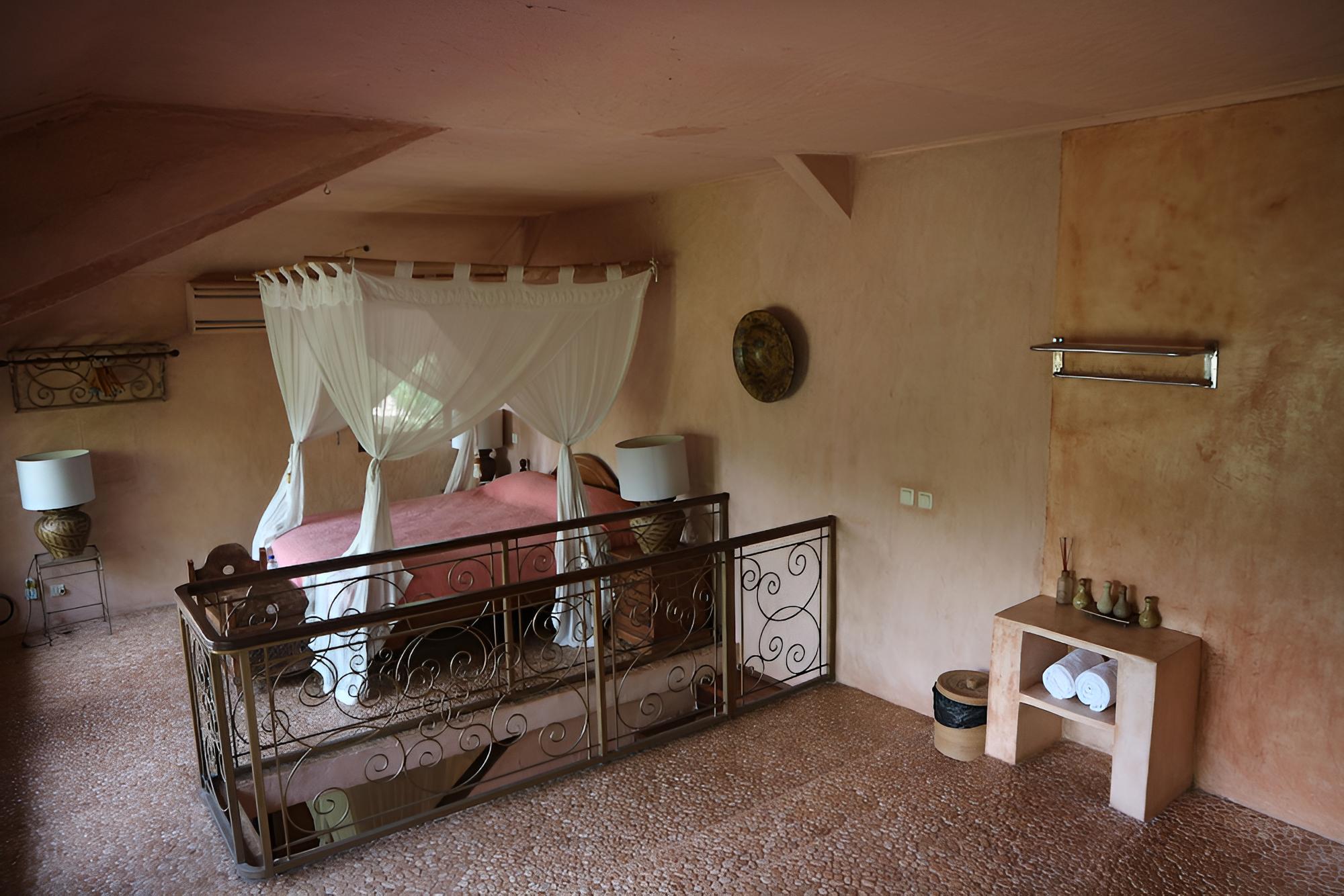 La Taverna Suites