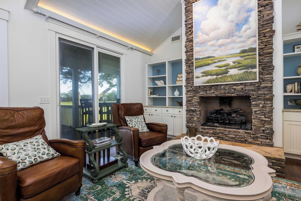 111 Cardinal Crest