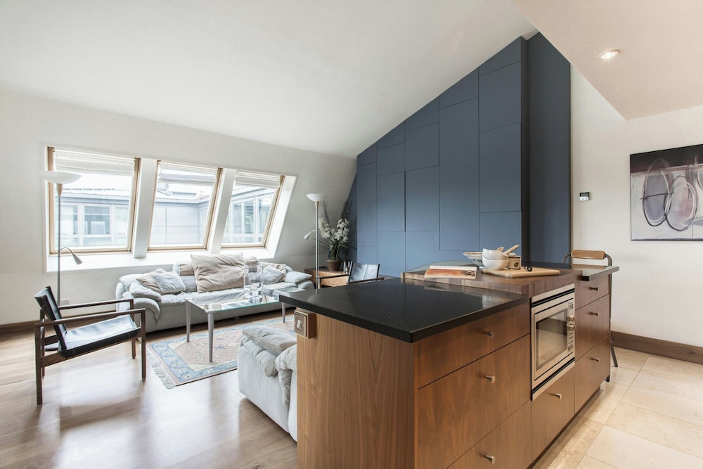 Lambs Conduit Street by Onefinestay