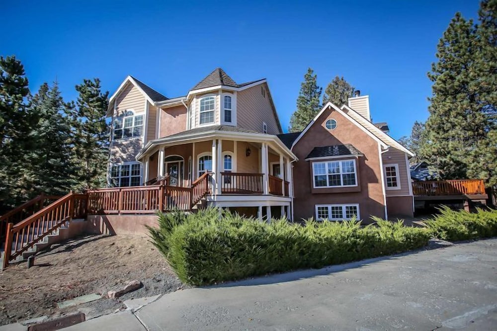 Lakeview Court Castle