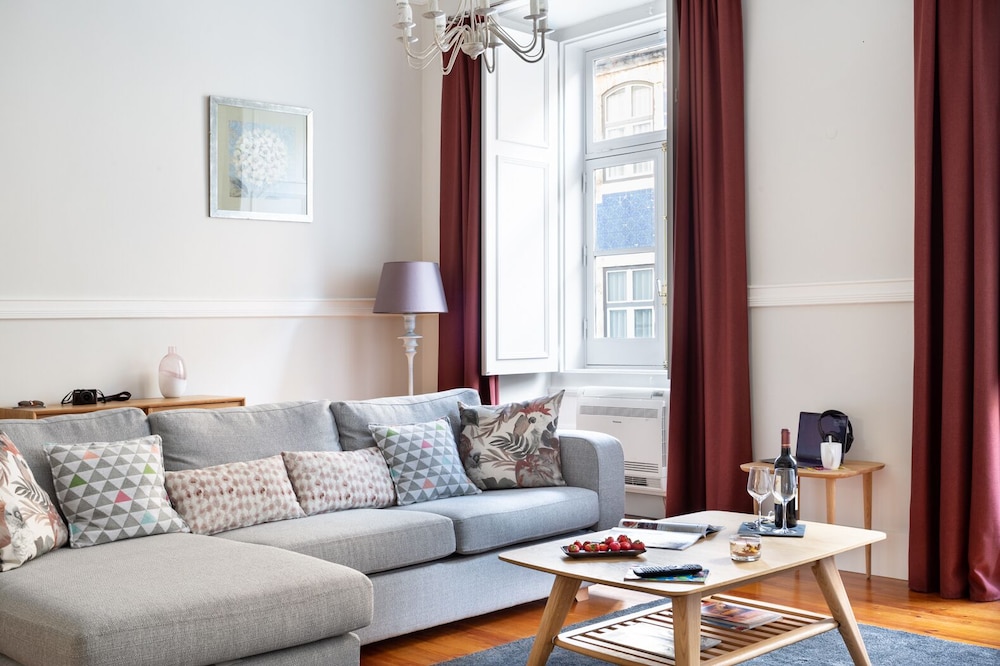 JOIVY Astonishing 1BR home in Baixa, 5mins to Santa Justa Lift