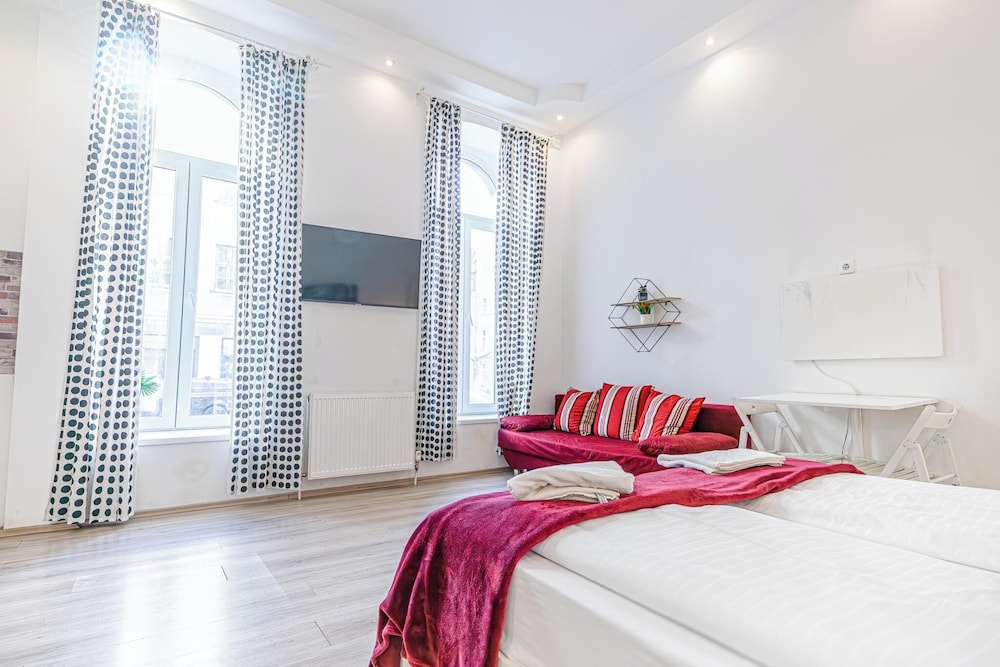 Cozy Apartment for 3 Near Lugner City