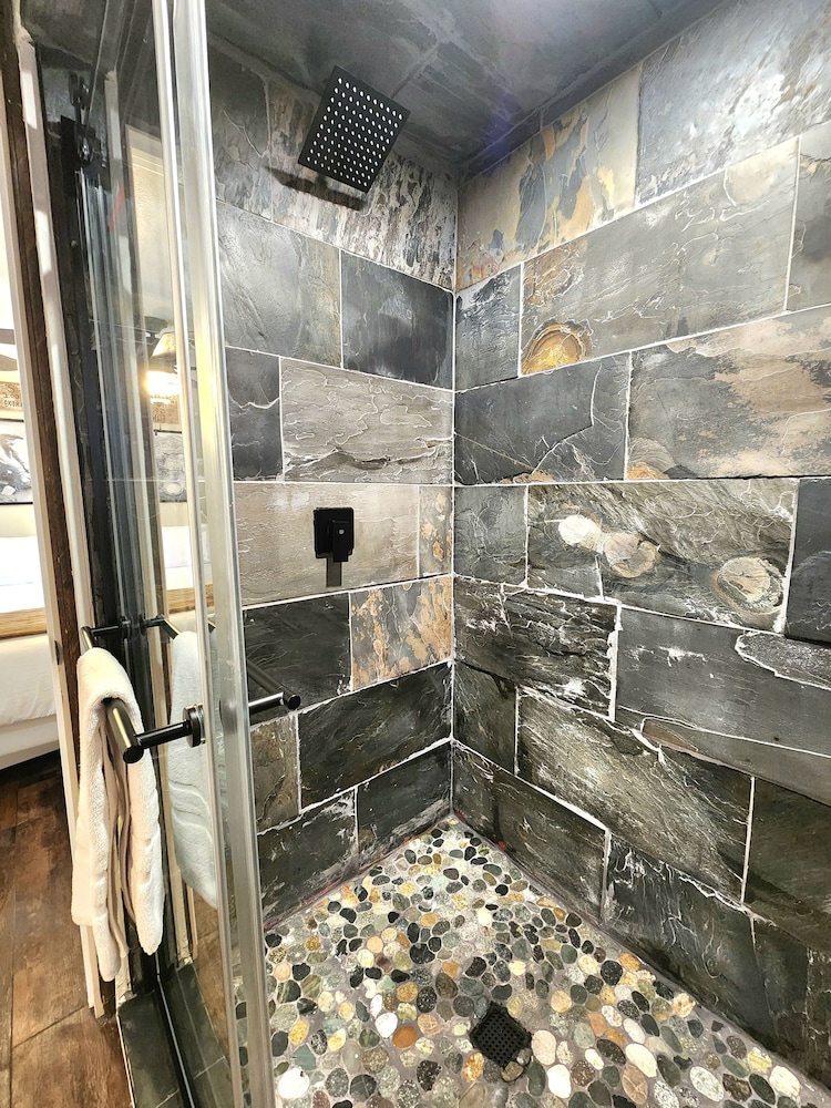 Miners Suite in Shaver Lake