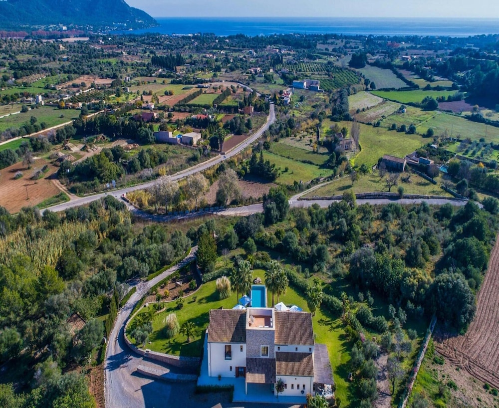 Spacious Villa With Infinity Pool