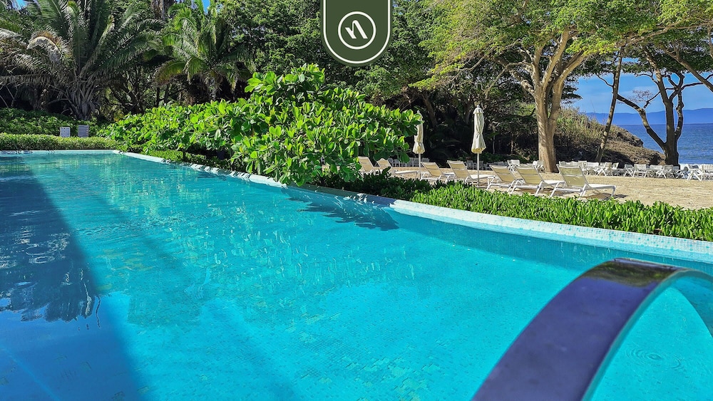New 3BR Condo - Oceanview Terrace - Private Beach