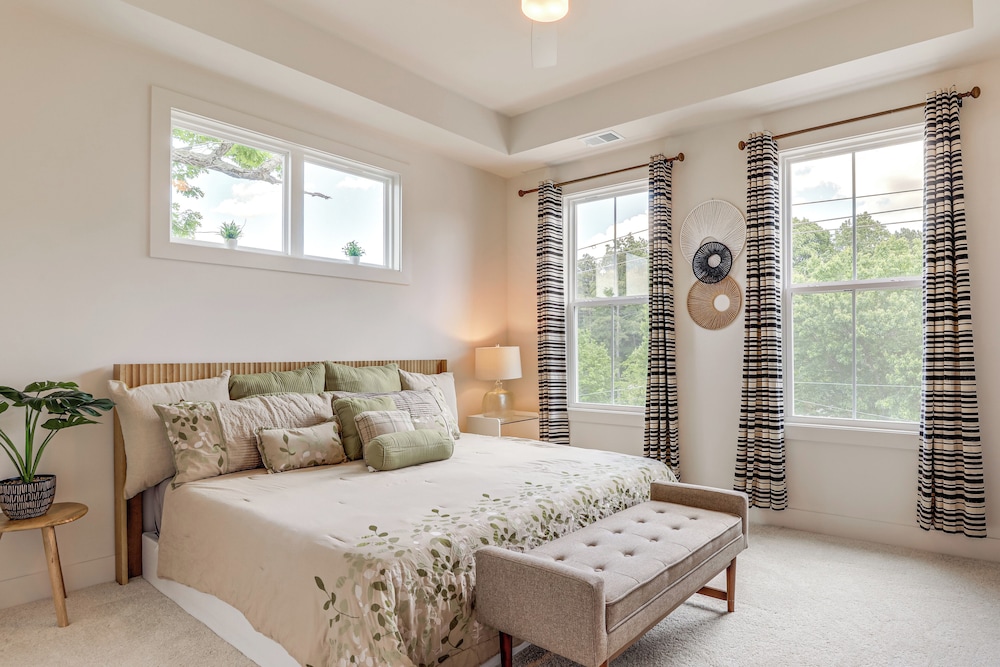 Townhome 1 Mi to Grant Park & Atlanta Beltline!