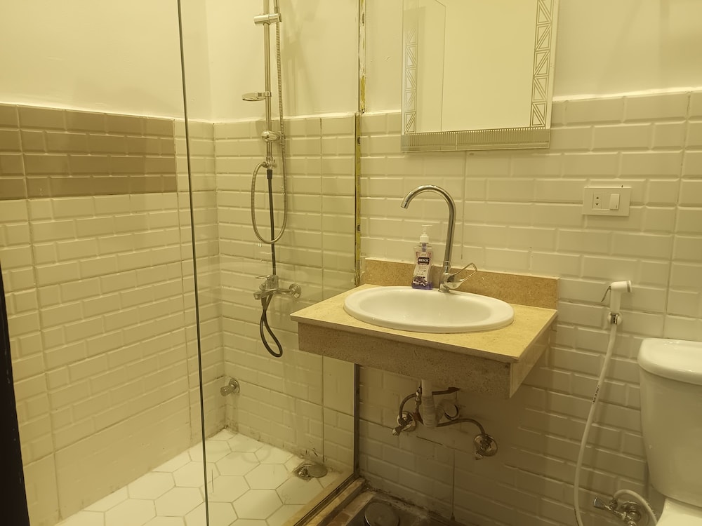 Motel 5 Square