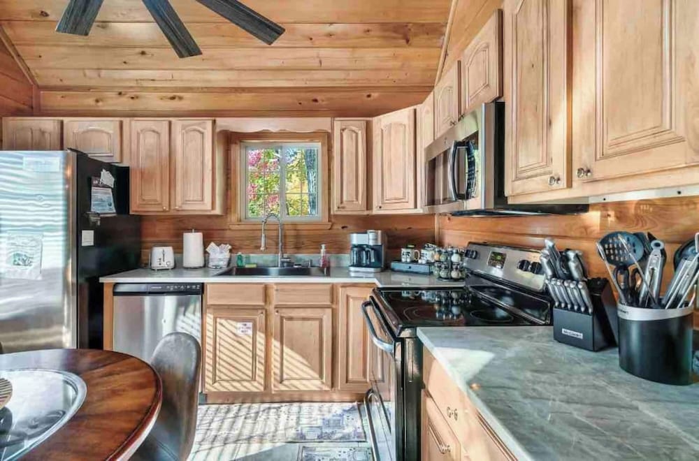 Lovely Cabin near GSMNP & Attractions