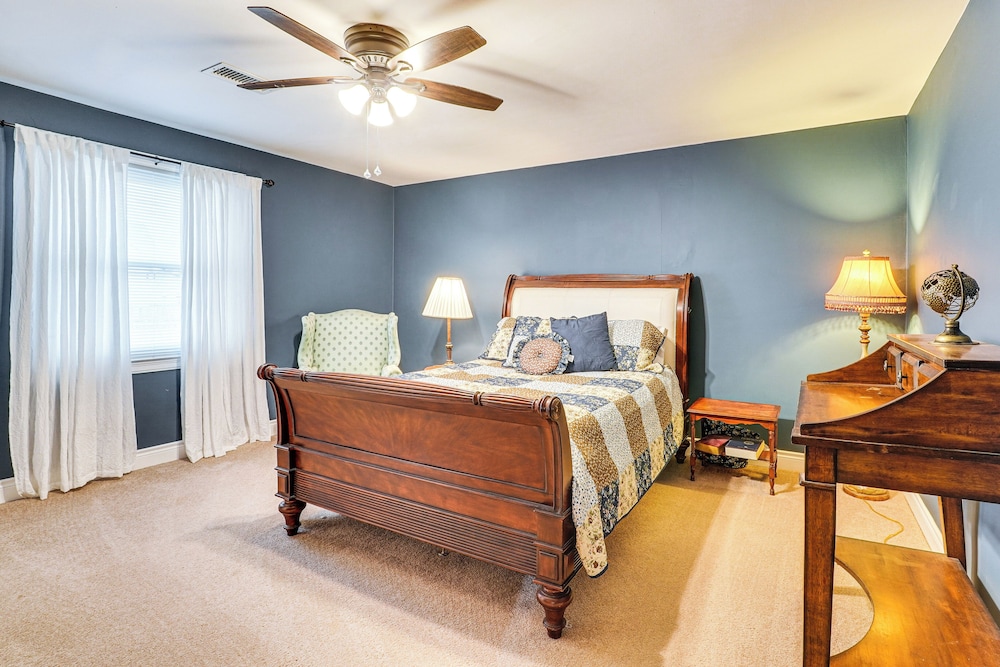 < 1 Mi to Main St Berryville: Spacious Family Home