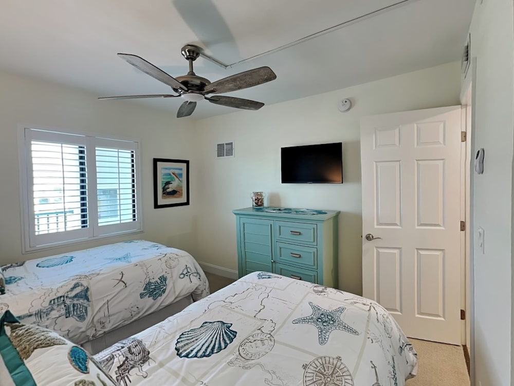 Seaside 4 by Distinctive Beach Rentals