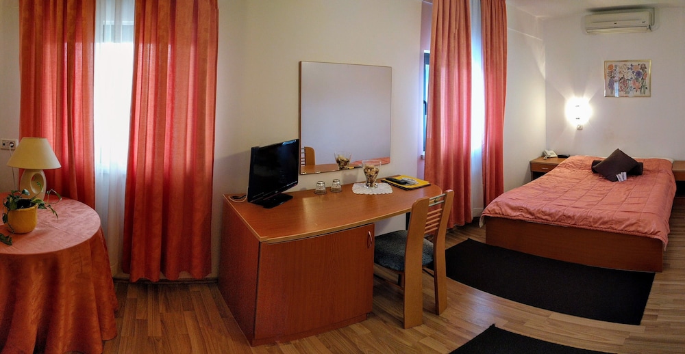 Photo 6
