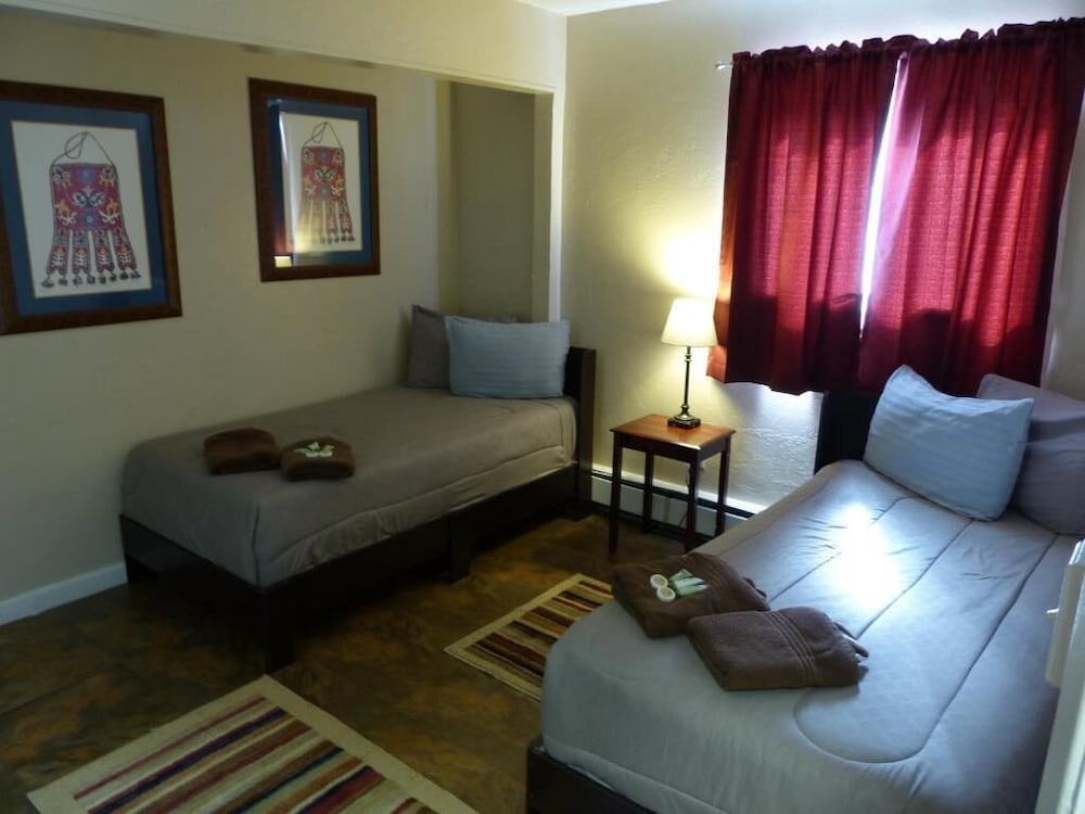 Bent Prop Inn & Hostel Downtown