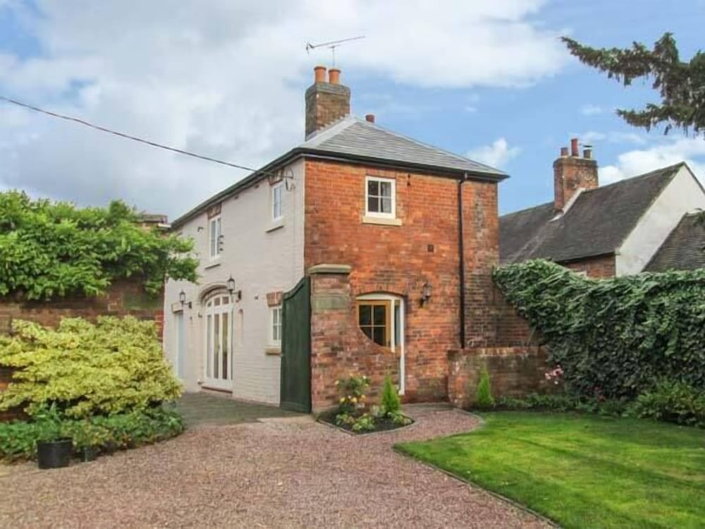 Stoke-on-trent Vacations - Old Church Coach House - Property Image 1
