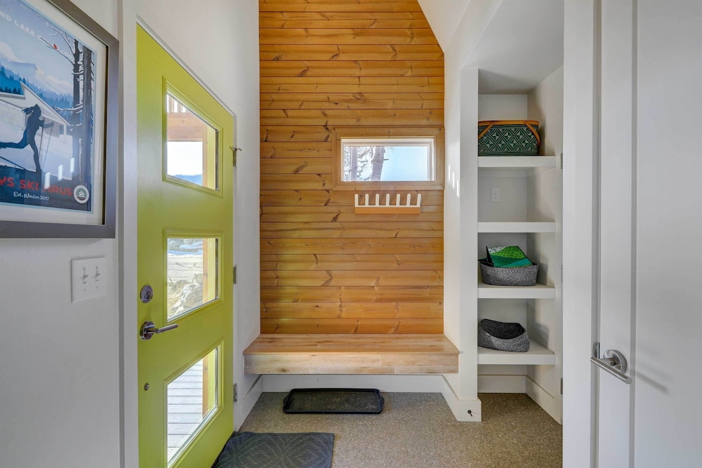Fireplace & Deck: Modern Cabin in Grand Lake! view 2