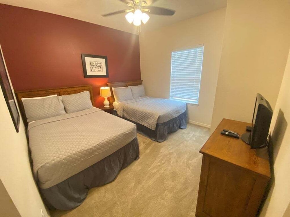 Family Retreat 3 Miles To Disney & Attractions 3 Bedroom Townhouse