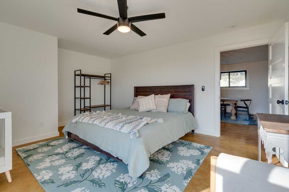 Getaway w/ Fire Pit 5 Mi to Pedernales River! - Property Image 24