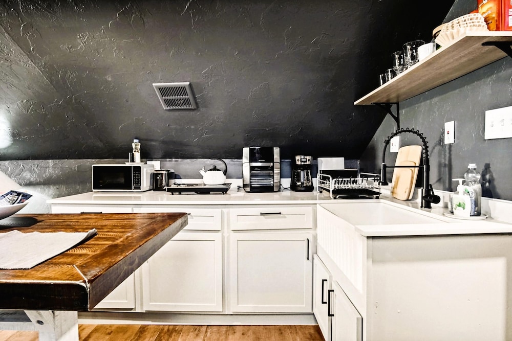 Oklahoma City Vacations - 3-story 6-bedroom 4 Bathrooms 3min-asian Dist - Property Image 102