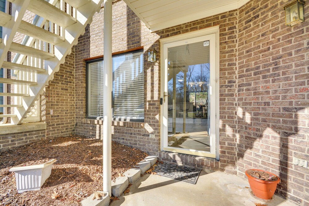 15 Mi to Greensboro: Archdale Condo w/ Fireplace