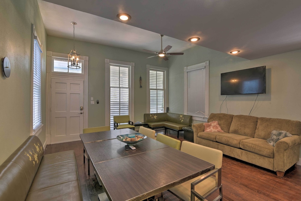 Home w/ Patio & Grill: 2 Mi to Galveston Seawall! view 3