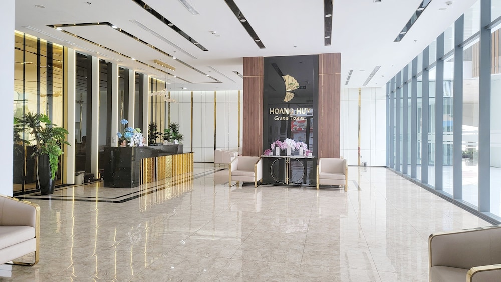 Modern Condo steps from Vincom Plaza view 3