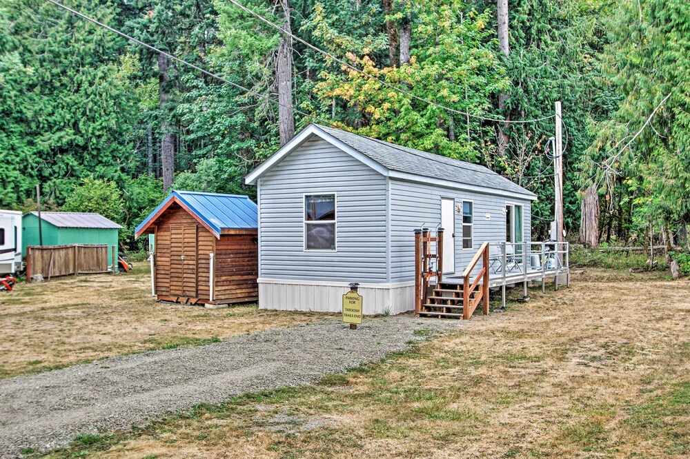 Woodsy Packwood Haven w/ Golf Course Access! view 4