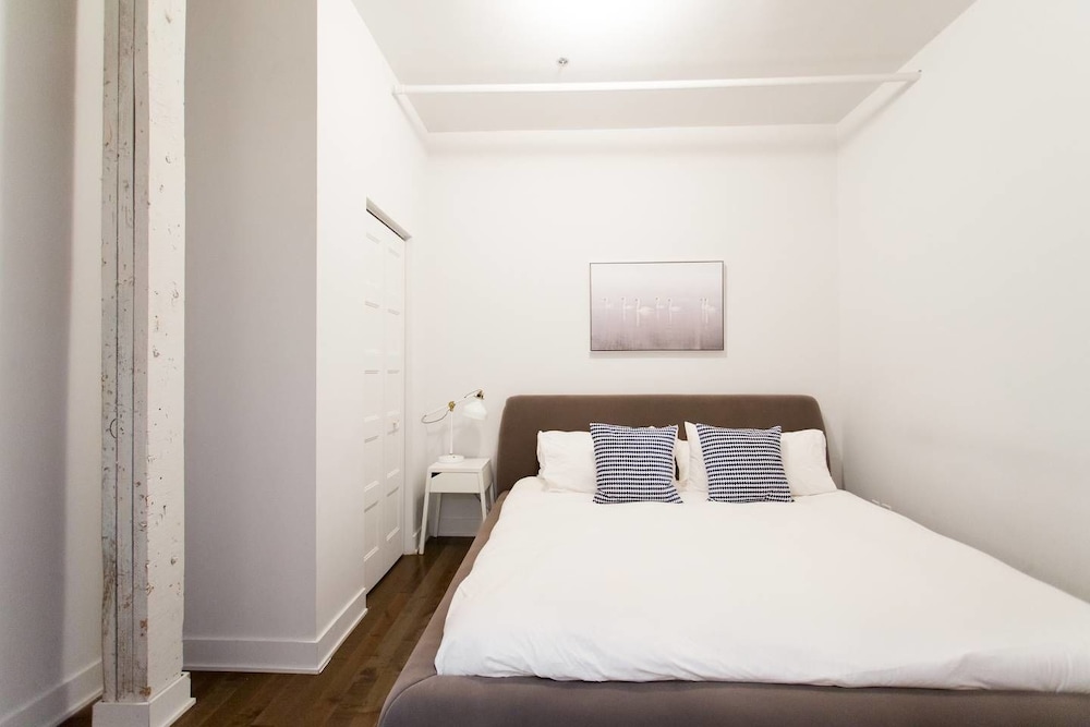 Amazing Plateau Loft Steps Away From Mount-royal view 4