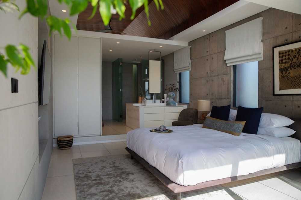 Solaris 3-bedroom Beachfront Villa in Koh Samui