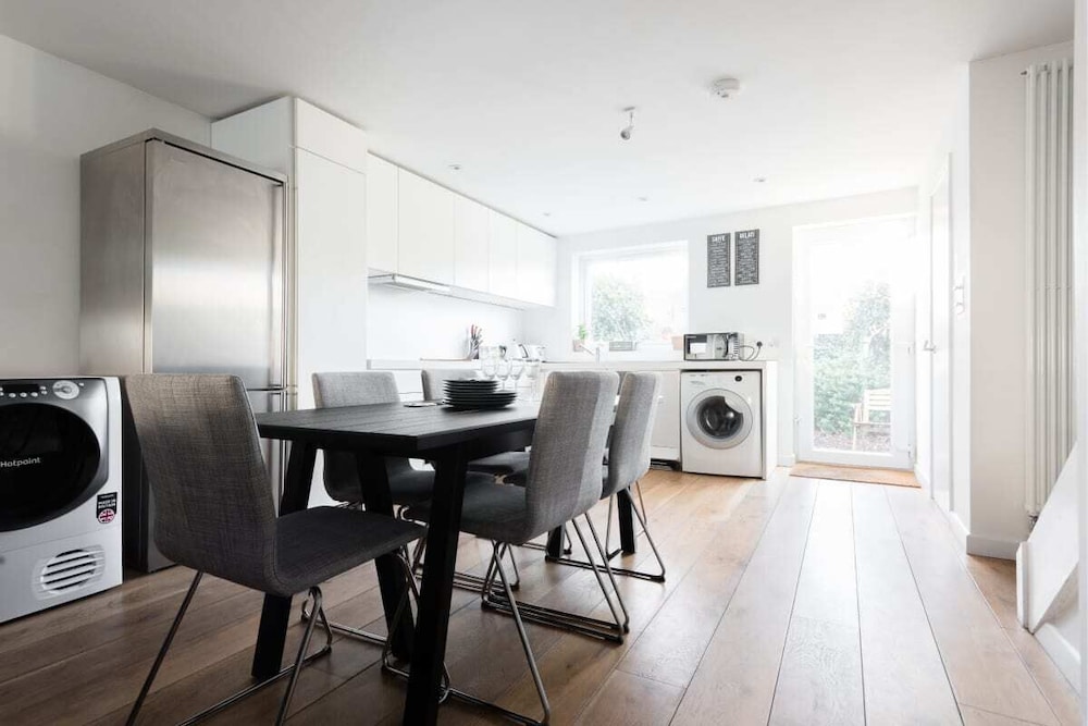 The Jericho Escape - Comfortable & Modern 4BDR in Jericho