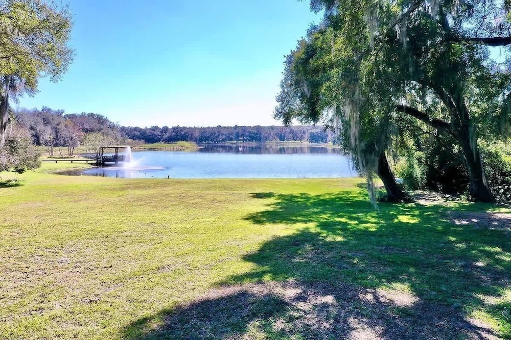 Executive 5 Bedroom Pool Home, Dade City!