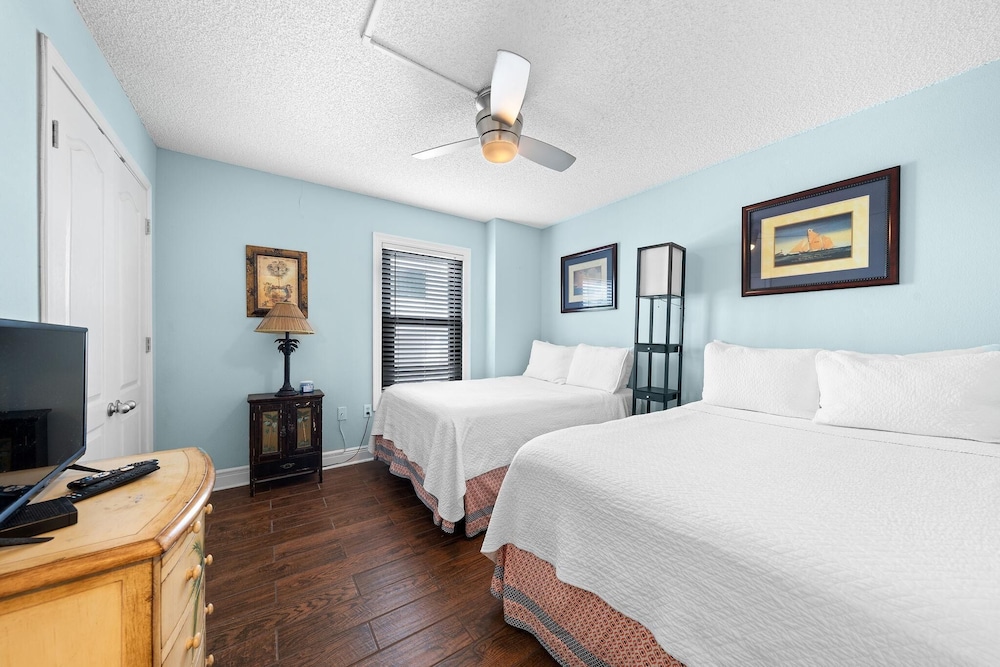 Ocean Breeze East 201