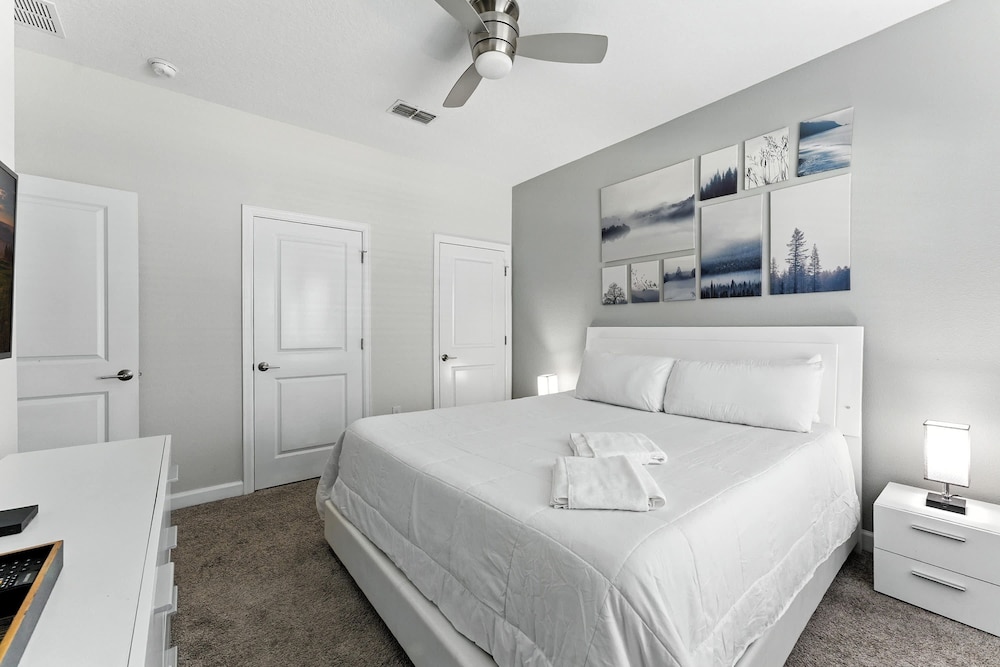 Comfort Stay With Pool Near Attractions