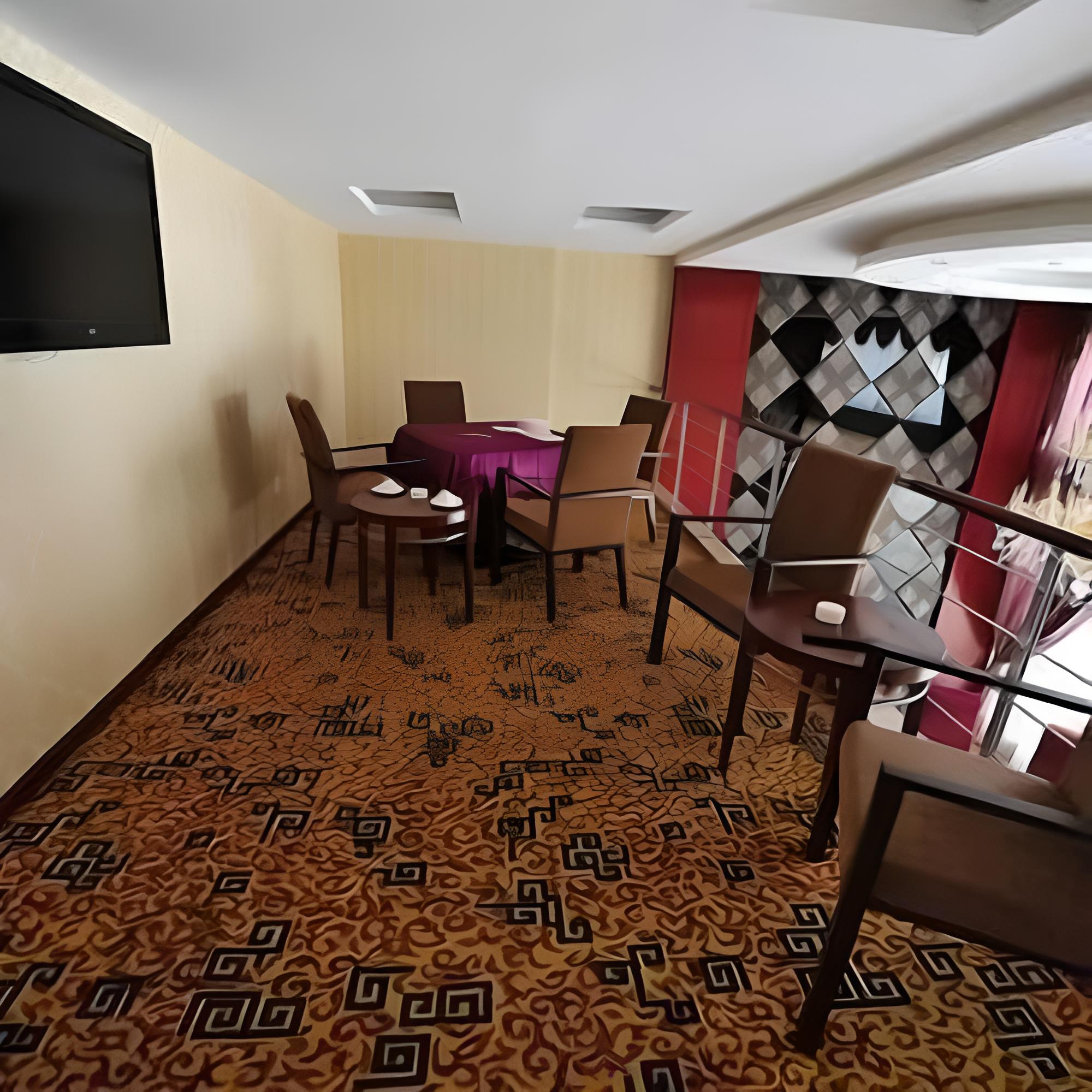 Chonpines Hotel