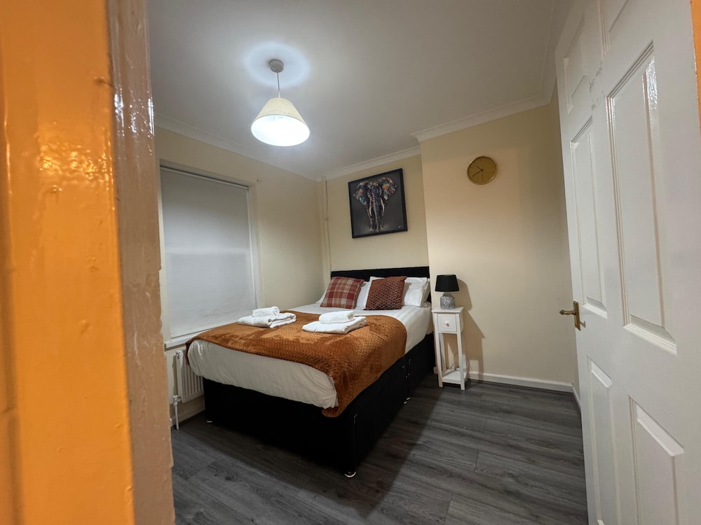 3BR House with Free WiFi All Over UK