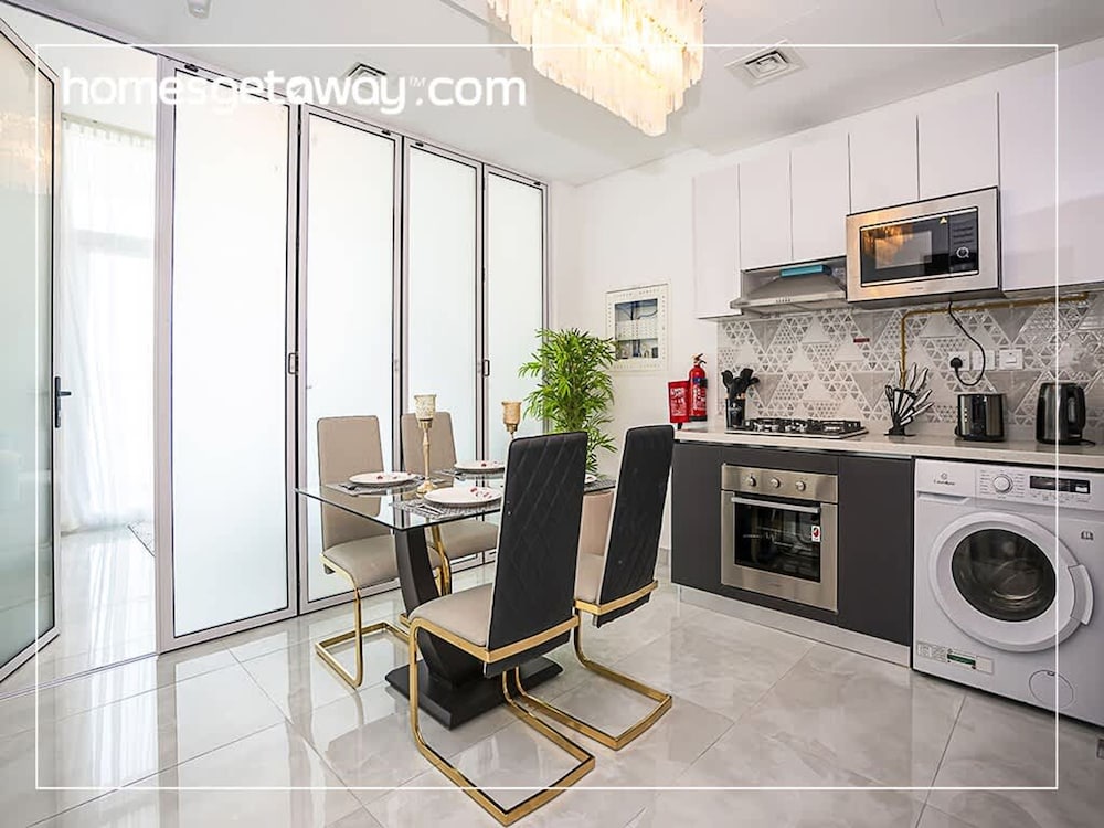 Homesgetaway -spacious 1BR Apt in Pearlz by Danube