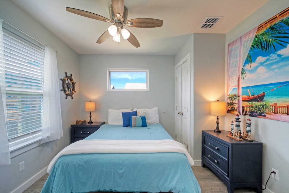Port A Getaway Games, Grill, Close to Beach Sandy Feet Retreat by Avantstay
