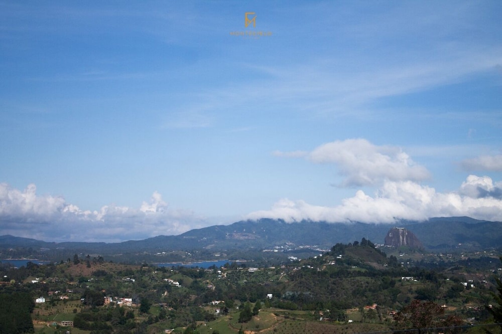 MONTECIELO HOSTING GUATAPE