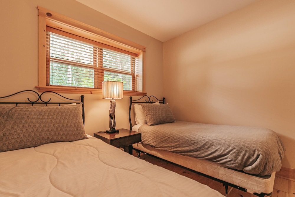 Harfang 51 - Stunning log Cottage With Private hot tub Pool and Scandinavian dry Barrel Sauna