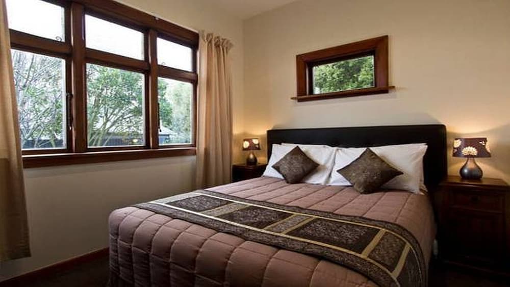 Christchurch City & Country Cottages - Clarence Cottage
