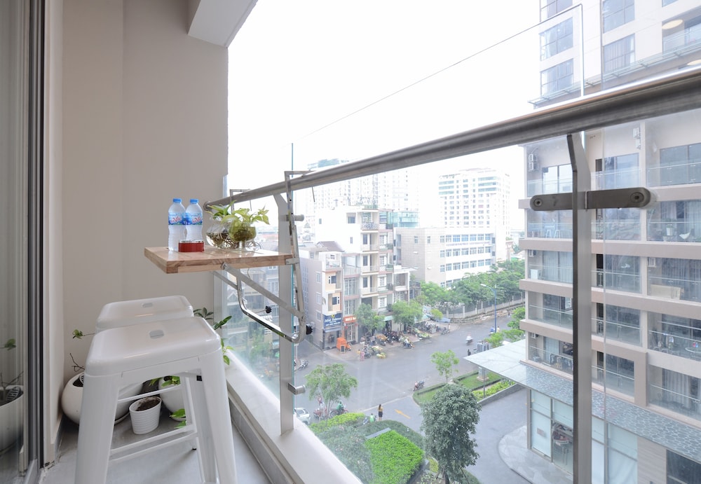 Jennifer House - Millenium Apartment